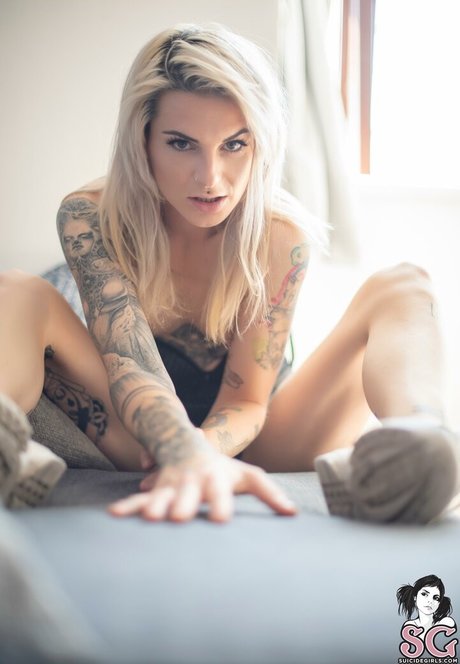 mandeelou naked pornstar archive