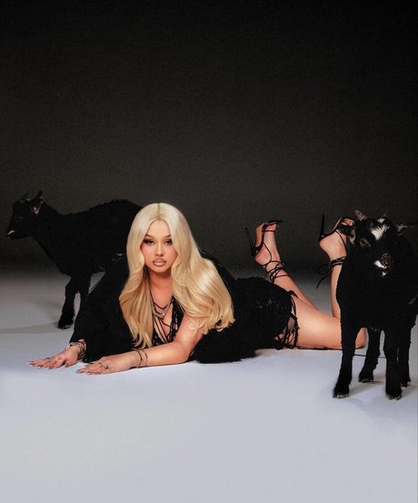 Alabama Barker high quality star images