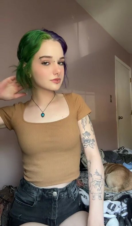 Pissflavoredlemonade nude model pics