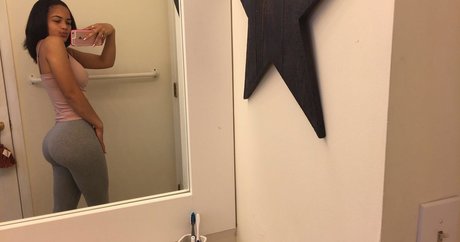 LightSkin sex pornstar photo