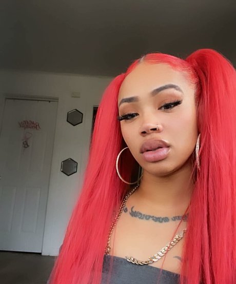 LightSkin sexy star photo