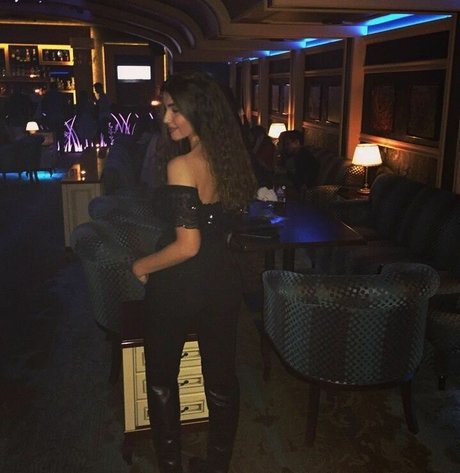 Valeriia Simavonian art actress picture