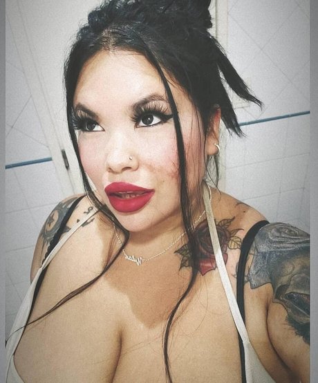 Naty Mari pornstar erotic picture