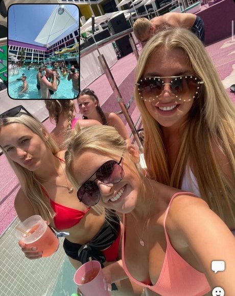 Chloe Burns model archive