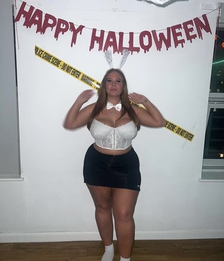 ellierobsxx nude model pic