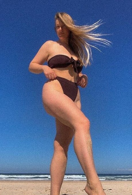 Amelia Jaane naked model photos