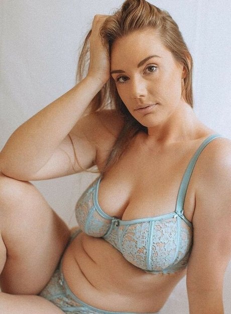 Amelia Jaane erotic model photo