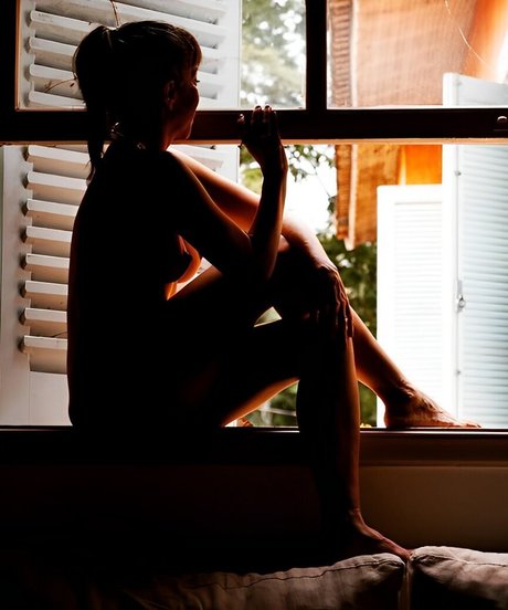 Krishna Mahon model hot img