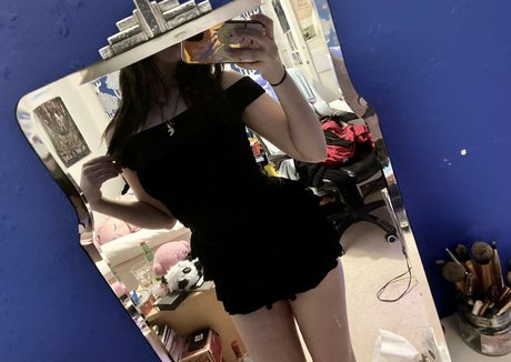 Allykitti model pretty gallery