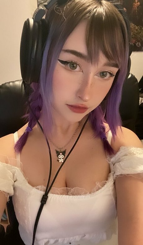 Allykitti perfect star pics