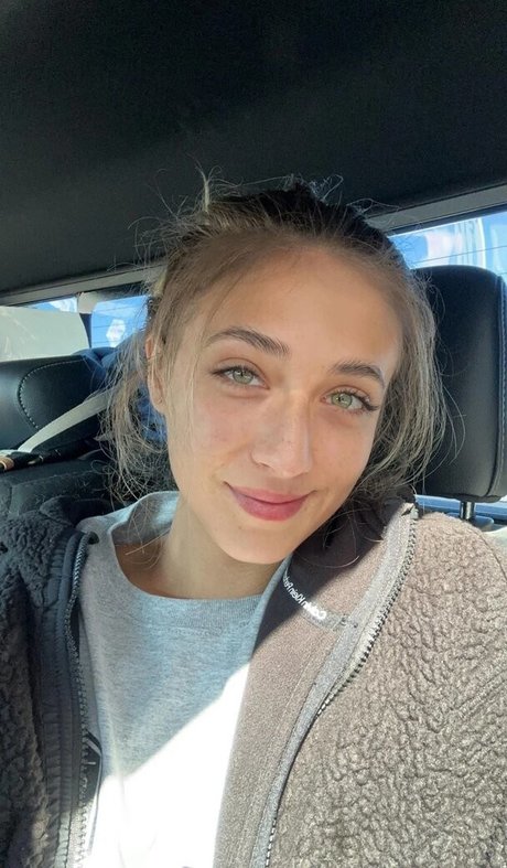 YellowMinimum6204 free model pictures