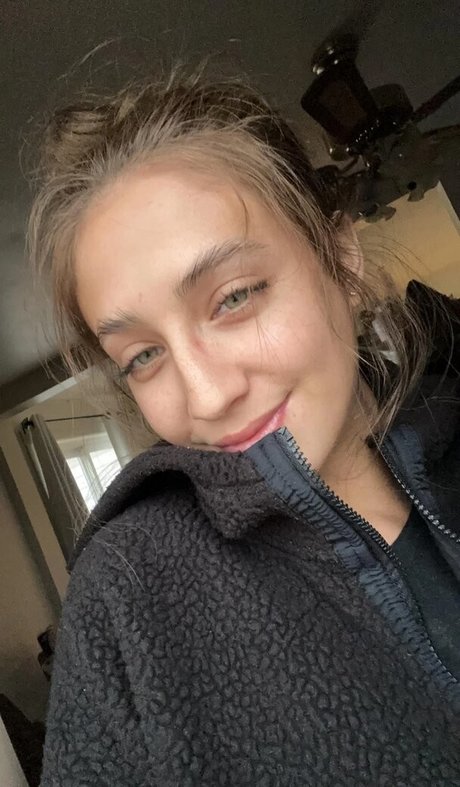 YellowMinimum6204 model xxx photo