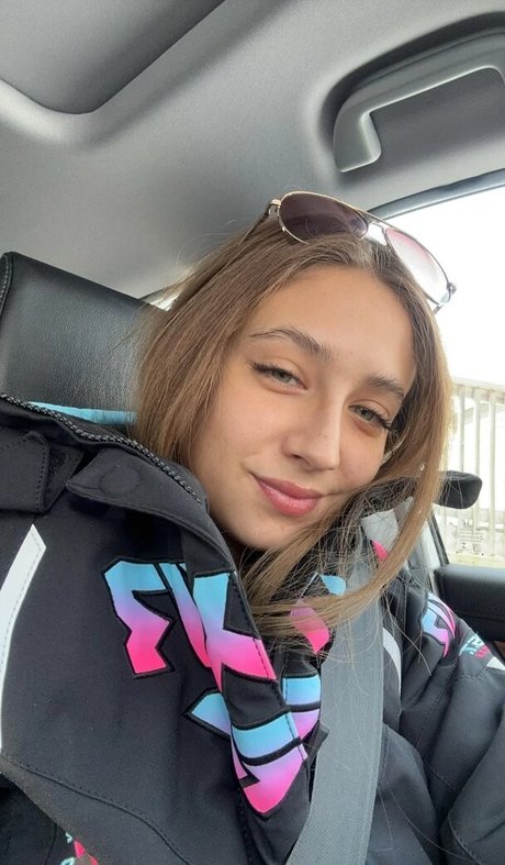 YellowMinimum6204 star exclusive photo