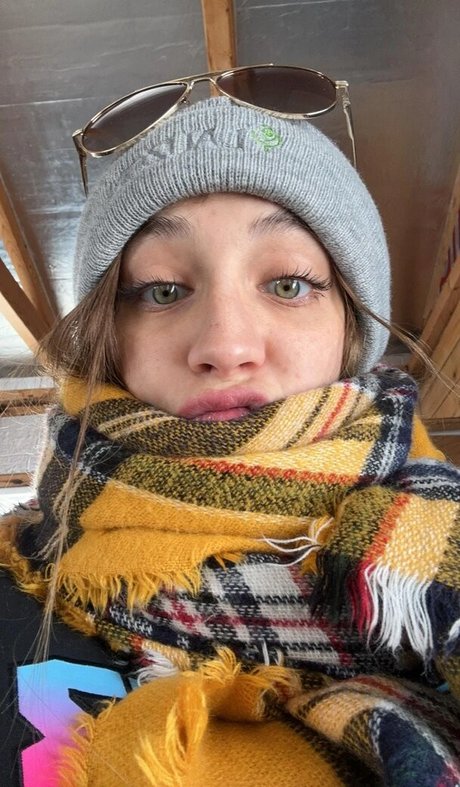 YellowMinimum6204 high quality model image