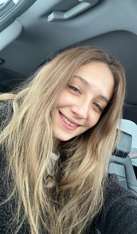 YellowMinimum6204 pretty model photo