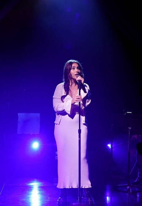 Alessia Cara model erotic photo