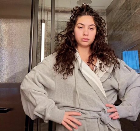 Alessia Cara sexy star photo