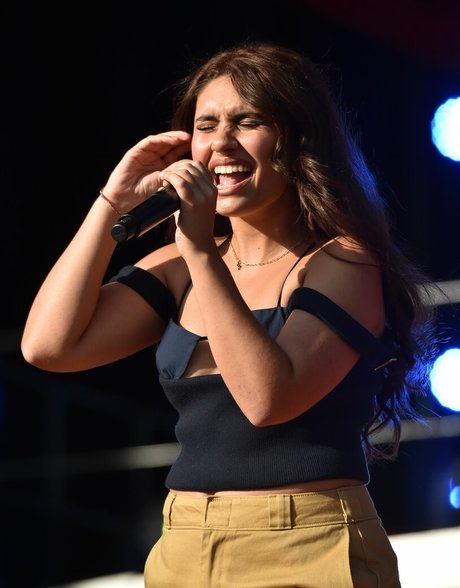 Alessia Cara adult star pictures