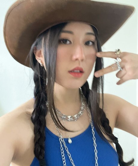 JisuArtist pornstar art photos