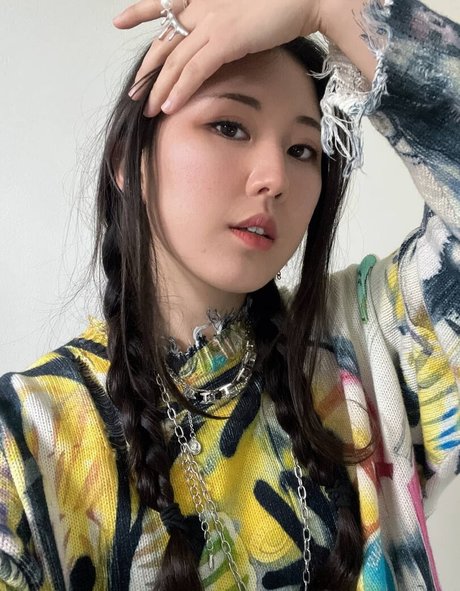 JisuArtist model pic