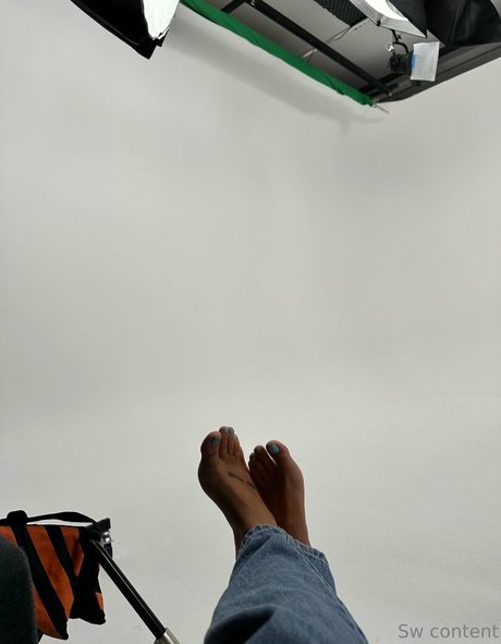 Sammy Walsh model nudes pic