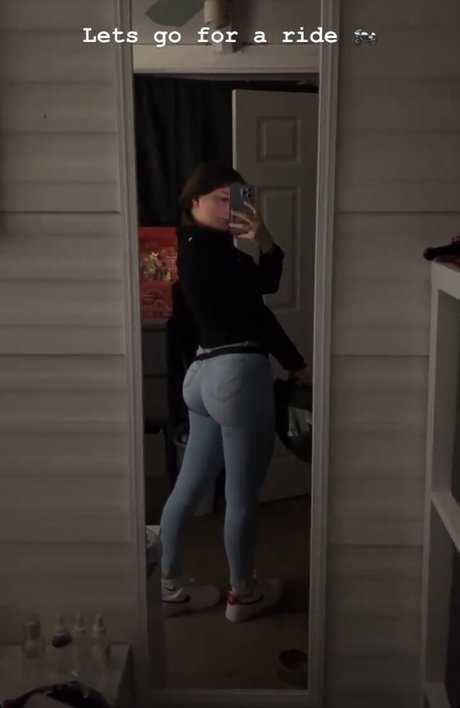 Chalina l naked model picture