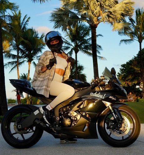 Chalina l nice model image