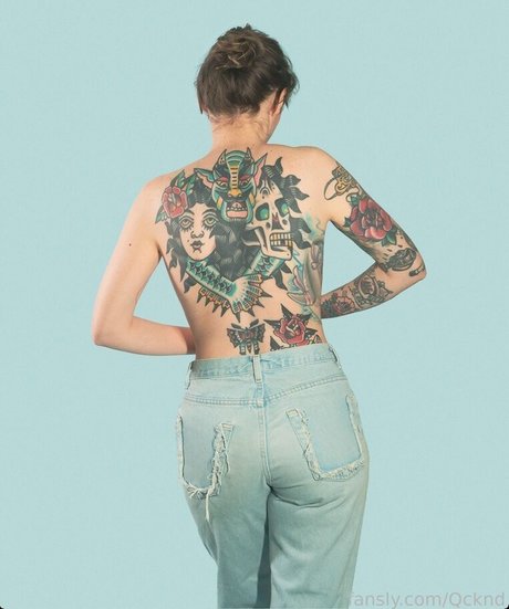 Qcknd naked model photo