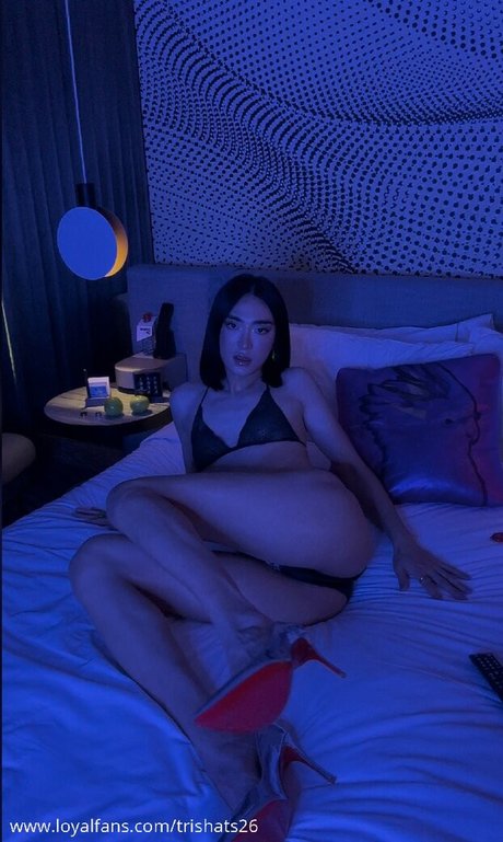 trishats26 model art pic