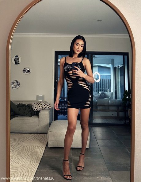 trishats26 nudes model img