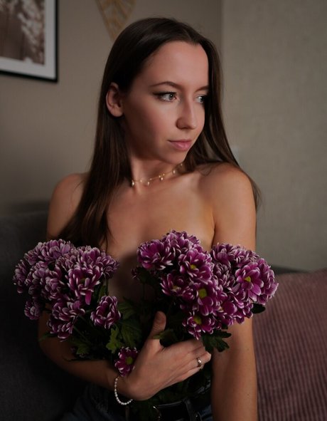 polekath naked model image