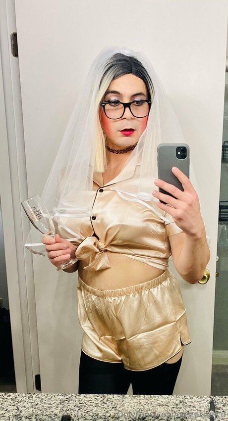 qosrachelcd beautiful model photo