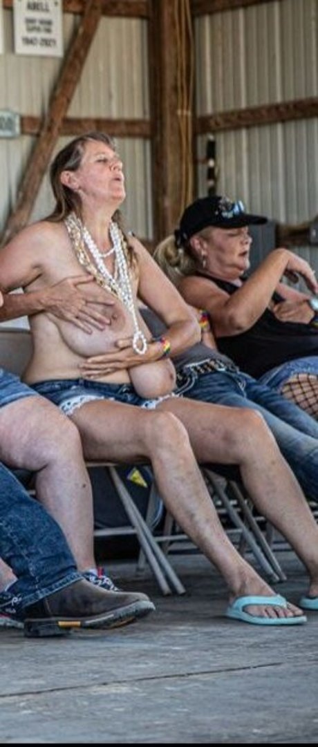 Busty Petra xxx pornstar pic