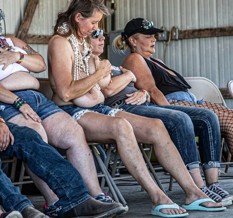 Busty Petra sexy pornstar img