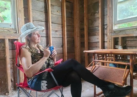 Busty Petra exclusive model photos