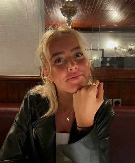 Its Emma 18 star hot photos