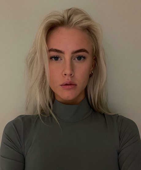 Its Emma 18 pretty pornstar pic