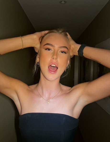 Its Emma 18 art model archive