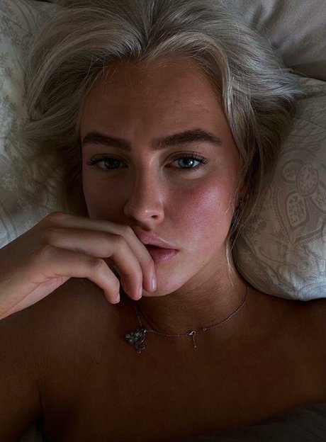 Its Emma 18 art pornstar img