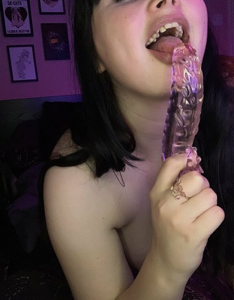 Gothicc Peach nude pornstar pictures