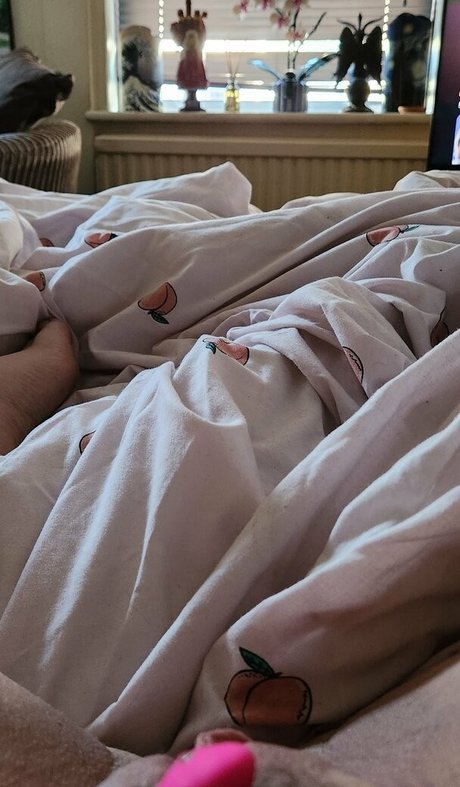 Gothicc Peach pornstar adult image