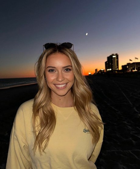 Caitlin Betterly hot model pic