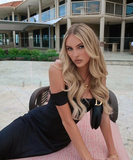 Summer Rose Hart hot pornstar image