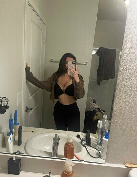 Veronicastar model adult picture