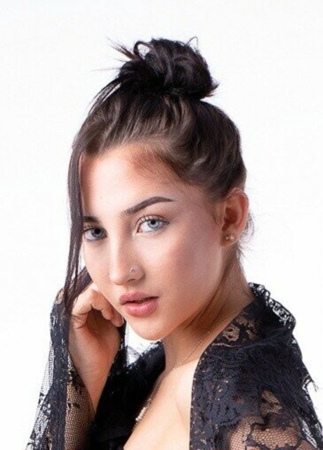 Abalil7 Abbililli art actress pic