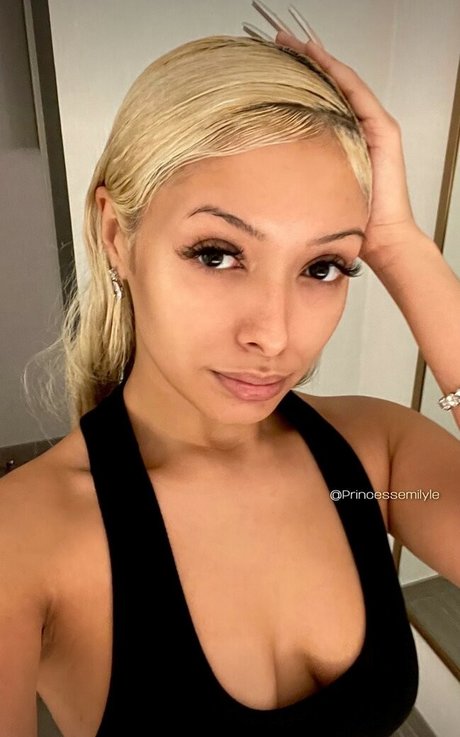 princessemily sexy model picture