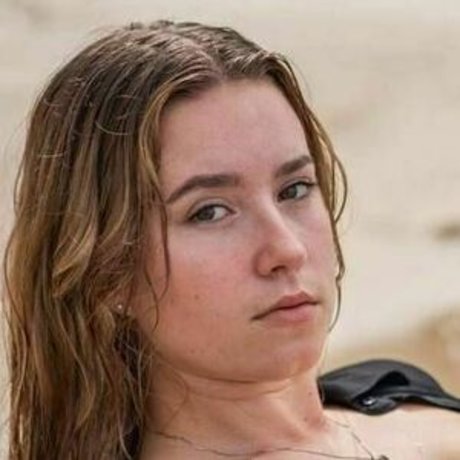 Cheyannerad hot actress gallery