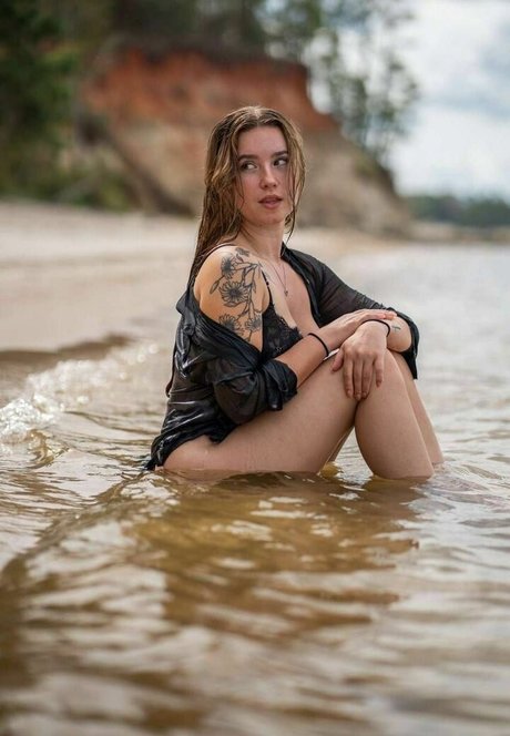 Cheyannerad hot model photo