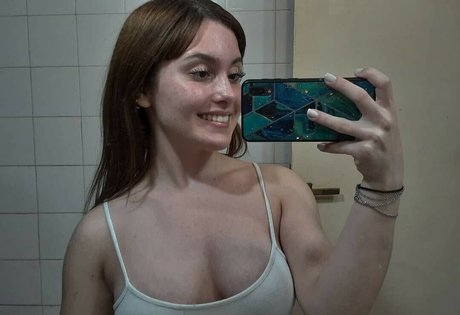 Melina Guida nude pornstar archive