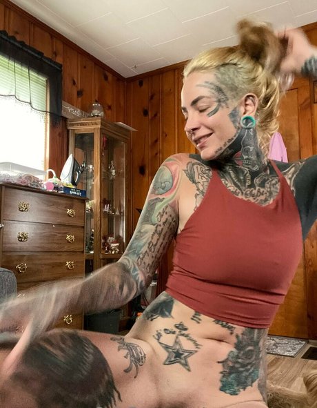 Vero Venturing hot pornstar photo